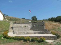 Велика Хоча: Споменик отетим и убијеним Србима Фото: Радио Гораждевац