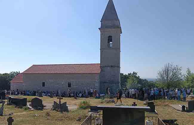 Буковица, Кистање, Биовичино село, Храм Св. Петра и Павла - 500 година Фото: Глас Српске