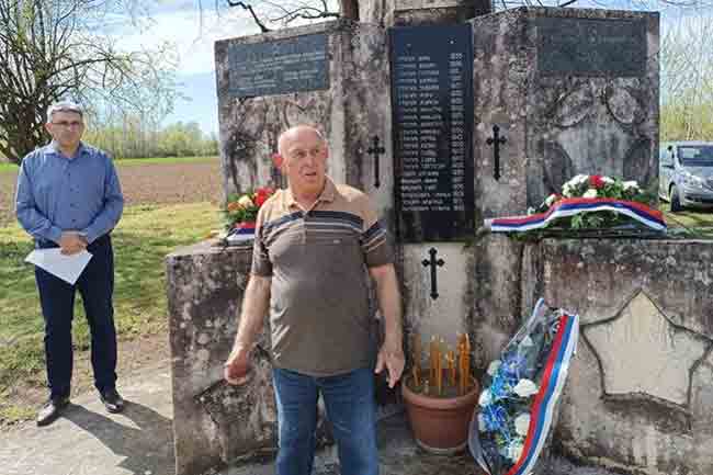 Србац, Разбој: Споменик затртој породици Стегић, 1944. (1987) Фото: Глас Српске