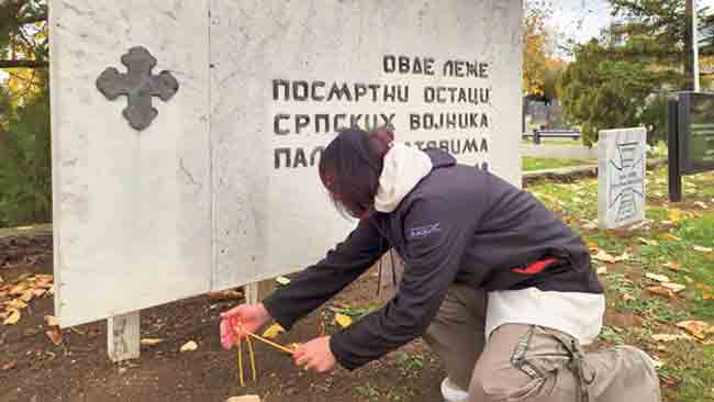 Спомен-табла погинулим српским војницима 1912-1918. на Православном гробљу у Приштини, Дан примирја 2024. Фото: Живојин Ракочевић, Политика