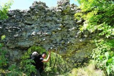 Остаци тврђаве Соколари изнад с. Поток, румунски део Баната Фото: Борис Субашић, Вечерње новости